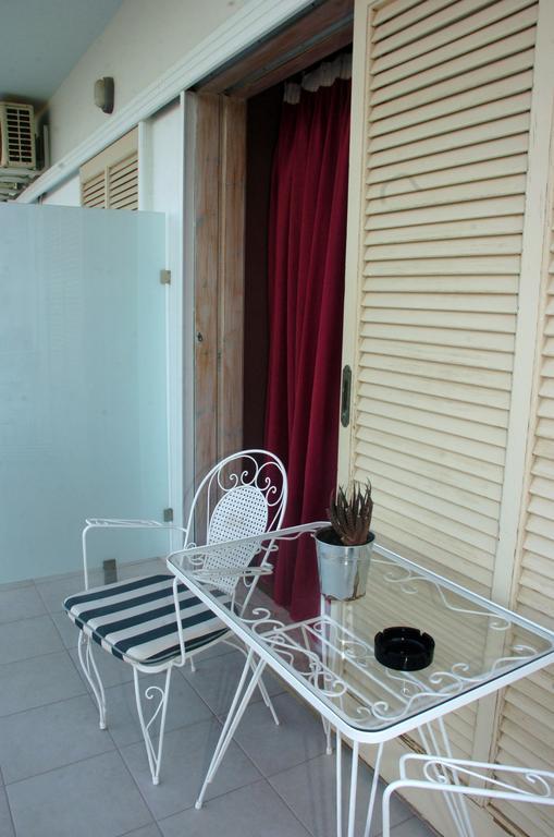Ψιλή Άμμος Hotel Tolón Buitenkant foto